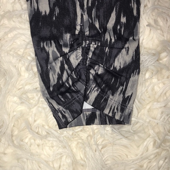 Calvin Klein Capri Leggings size XS - Picture 4 of 4